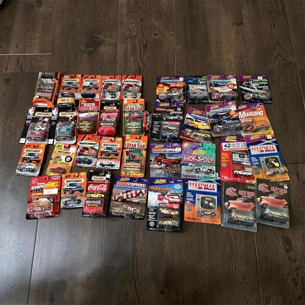 Mixed Lot Vintage Diecast Cars Matchbox Johnny Lightning Racing Champions 1/64